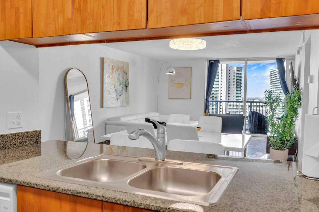 Iconic High Floor 3 Bedrooms In The Heart Of Маямі Екстер'єр фото