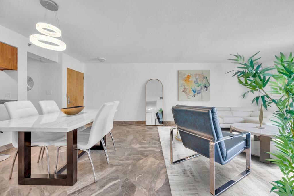 Iconic High Floor 3 Bedrooms In The Heart Of Маямі Екстер'єр фото
